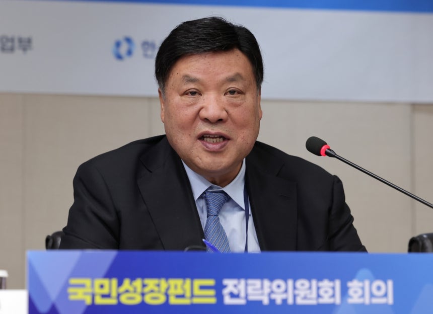 서정진 셀트리온그룹 회장이 지난 11일 서울 여의도 산업은행 본점에서 열린 국민성장펀드 전략위원회 회의에서 모두발언을 하고 있다./사진=뉴스1