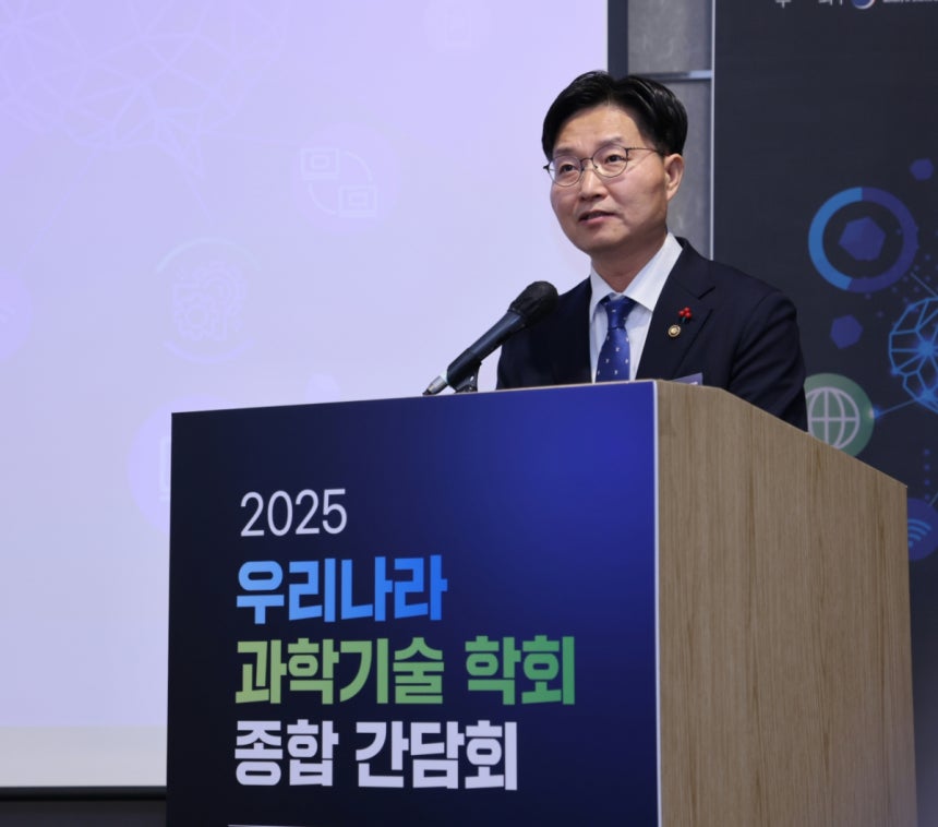 구혁채 과기정통부 제1차관이 24일 강남 역삼동 한국과학기술회관에서 열린 '2025 우리나라 과학기술 학회 종합간담회'에서 발언하고 있다./사진=과학기술정보통신부