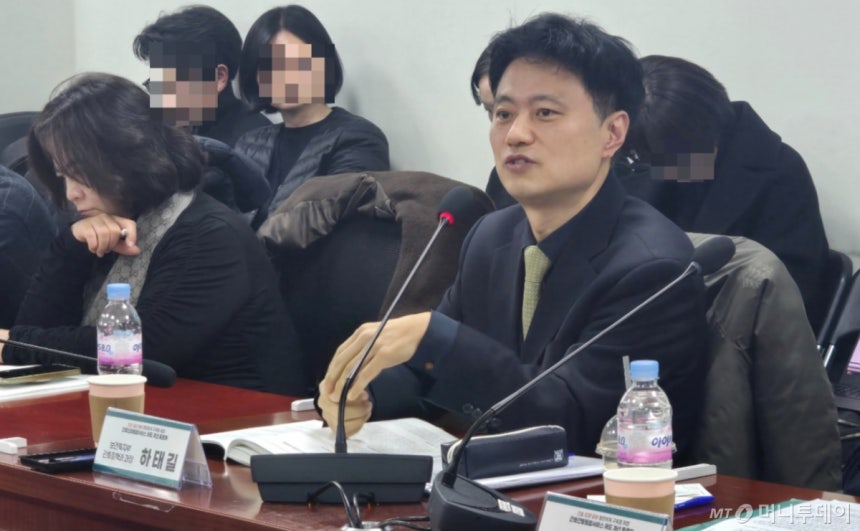 하태길 보건복지부 간호정책과장이 24일 서울 여의도 국회에서 열린 간호·간병통합서비스 제도 개선 토론회에서 발언하고 있다./사진=홍효진 기자