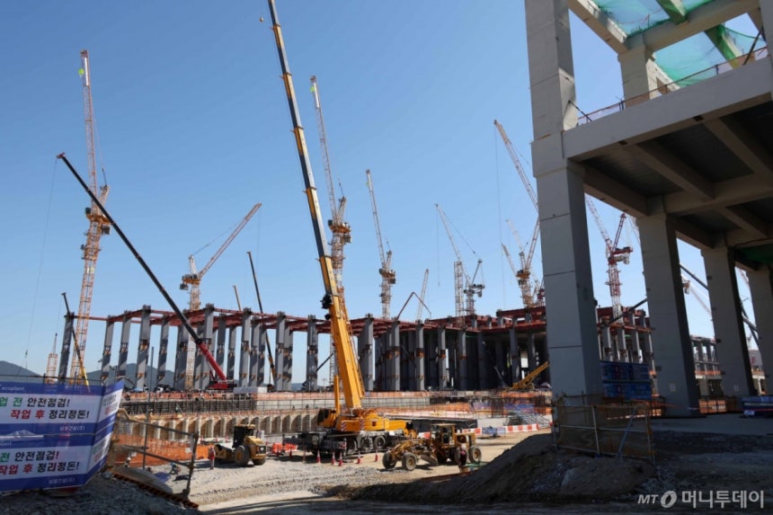 [용인=뉴시스] 청사사진기자단 = 11일 오전 경기 용인시 처인구 반도체 클러스터 건설 현장.2025.09.11./사진=추상철