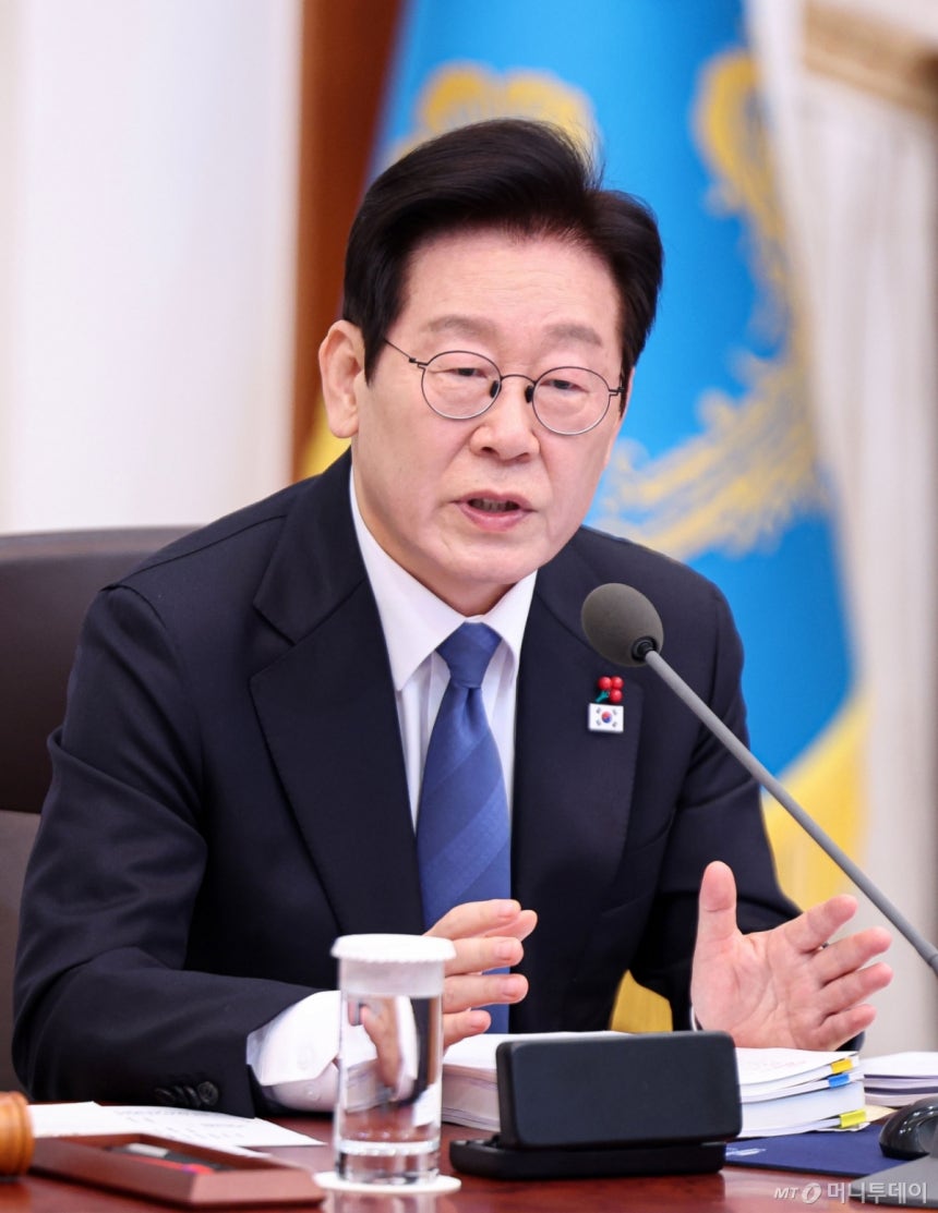 [서울=뉴시스] 최동준 기자 = 이재명 대통령이 30일 청와대에서 열린 국무회의에서 발언하고 있다. (청와대통신사진기자단) 2025.12.30. photocdj@newsis.com /사진=