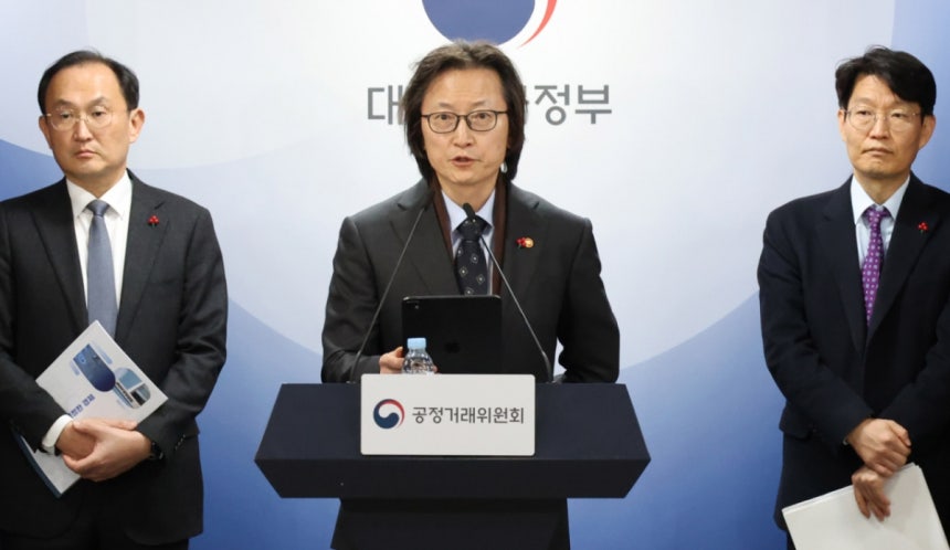 주병기 공정거래위원장이 19일 오후 서울 종로구 정부서울청사에서 업무보고 사후 브리핑을 하고 있다./사진제공=뉴시스