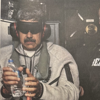 도널드 트럼프 미국 대통령이 3일(현지시간) 소셜미디어 '트루스소셜'을 통해 공개한 니콜라스 마두로 베네수엘라 대통령의 국외 이송 모습./사진=트루스소셜 갈무리