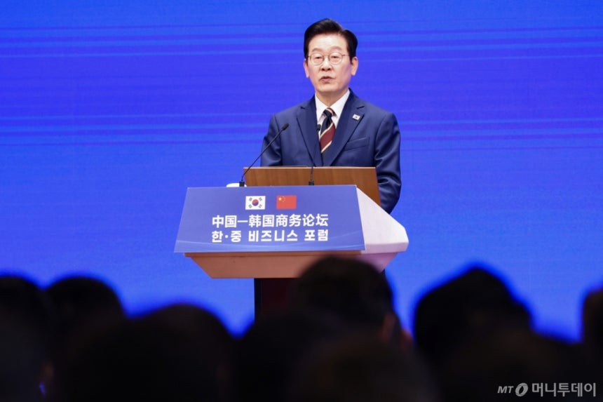 (베이징(중국)=뉴스1) 허경 기자 = 중국을 국빈방문 중인 이재명 대통령이 5일 베이징 조어대에서 열린 비즈니스 포럼에서 발언을 하고 있다. 2026.1.5/뉴스1  Copyright (C) 뉴스1. All rig