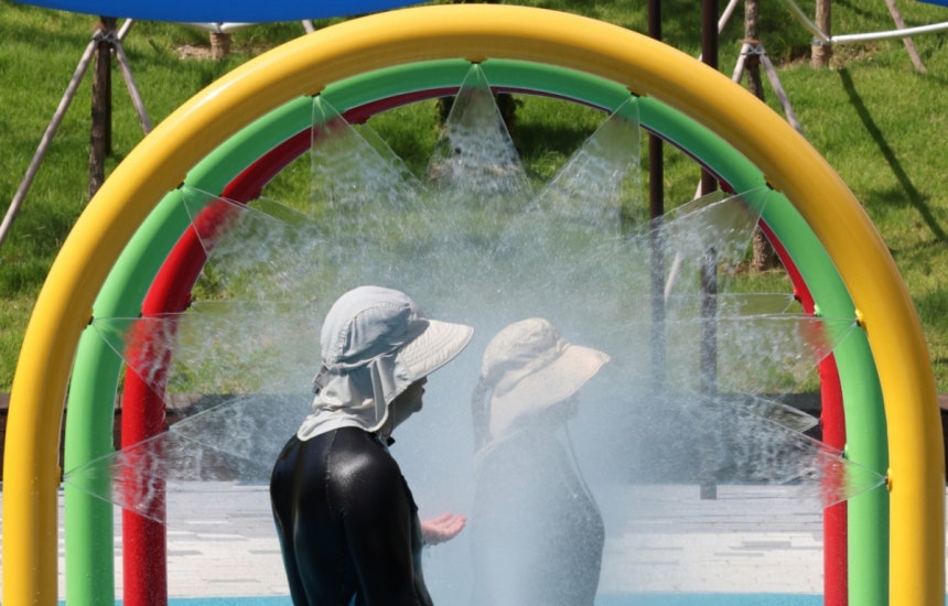 대전 충남지역에 폭염특보가 내려지는 등 늦더위가 기승을 부린 지난해 8월24일 오후 대전 대덕구 오정근린공원 물이장에서 시민들이 더위를 식히고 있다./사진=뉴스1.