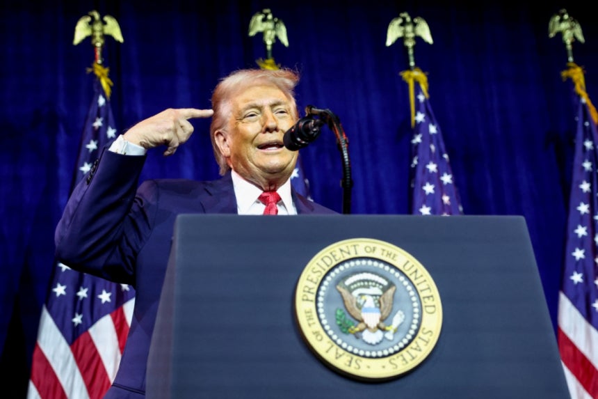 (워싱턴DC 로이터=뉴스1) 류정민 특파원 = 도널드 트럼프 미국 대통령이 6일(현지시간) 미국 워싱턴DC '트럼프-케네디 센터'에서 열린 하원 공화당 연례 정책 회의에서 연설하고 있다.2026.01.06.ⓒ 