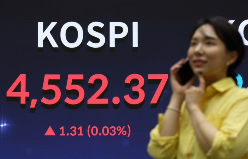 [����=���ý�] Ȳ�ؼ� ���� = �ڽ��ǰ� �� �ŷ���(4551.06)���� 1.31����Ʈ(0.03%) ���� 4552.37�� �ŷ��� ������ 8�� ���� ���� ���ǵ� �ѱ��ŷ��� ����繫�� ȫ������ ������ ǥ�õ� �ִ�. �ڽ���