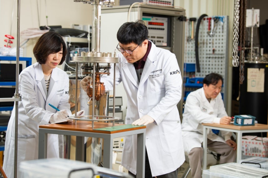 표준연 열유체 측정표준 연구팀의 모습 /사진=한국표준과학연구원