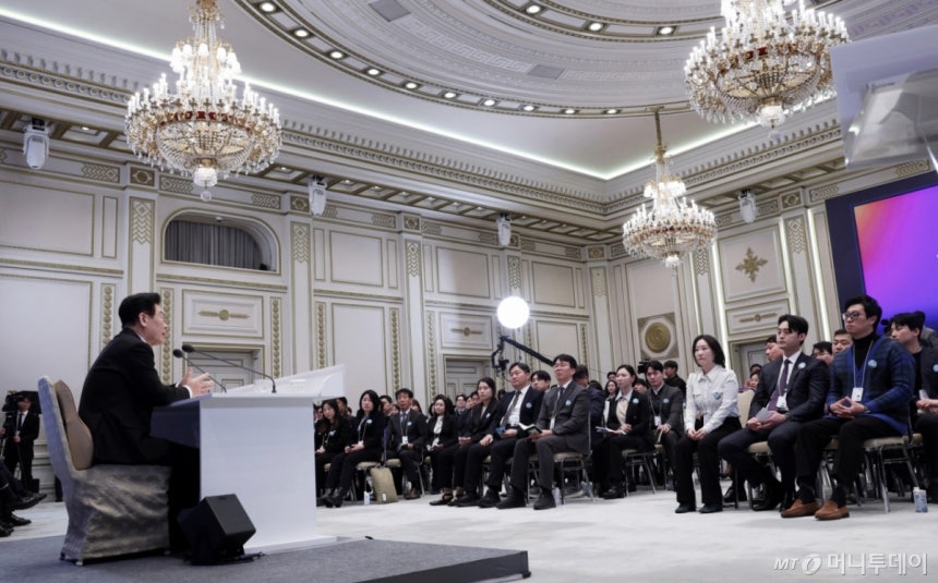 이재명 대통령이 21일 청와대 영빈관에서 열린 2026년 신년 기자회견에서 발언하고 있다./사진=뉴시스