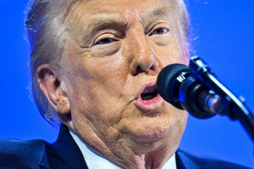 도널드 트럼프 미국 대통령이 21일(현지시간) 스위스 다보스에서 열린 세계경제포럼(WEF) 에서 특별 연설을 하고 있다./사진=AFP