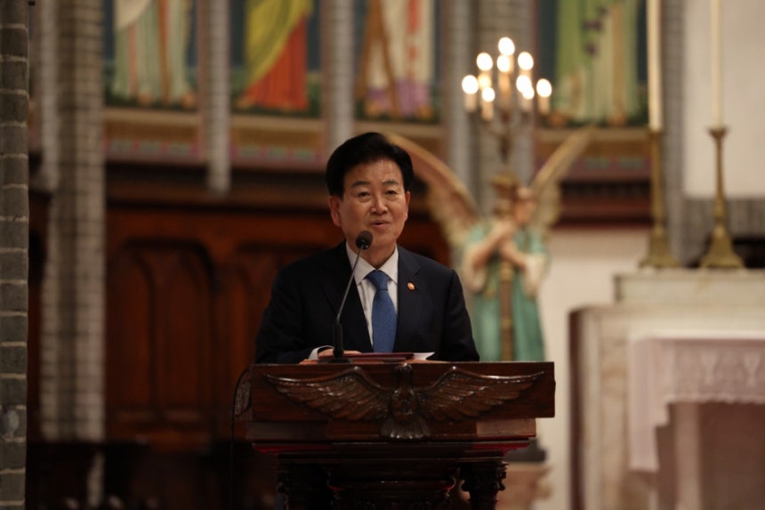 10일 정동영 통일부 장관은 서울 중구 명동성당에서 진행된 '천주교 서울대교구 민족의 화해와 일치를 위한 미사'에서 축사를 전하고 있다./사진제공=통일부