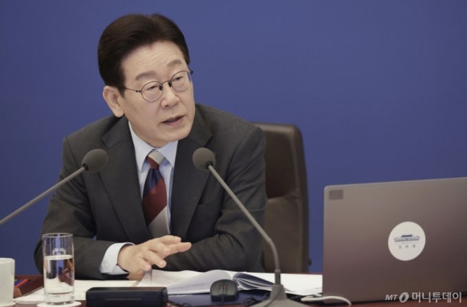 "새벽 2시에도 장관 단톡방 불난다"…액셀 밟는 대통령, 숨가쁜 정부