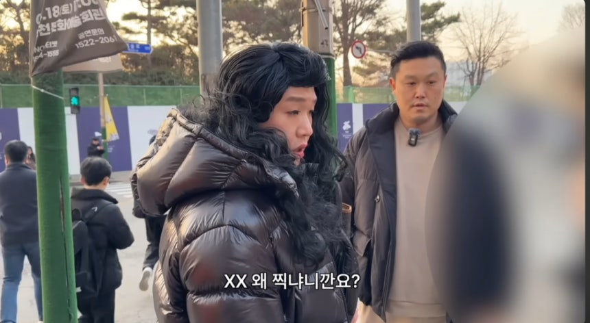 종합격투기 선수 명현만이 횡단보도에서 담배를 피우는 10대 중학생을 계도하다 경찰에 신고당했다./사진=유튜브 채널 '매드브로'