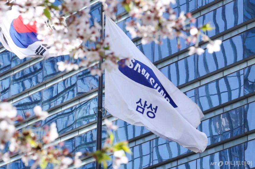 (서울=뉴스1) 김성진 기자 = 삼성전자가 올해 1분기 잠정 실적으로 매출액 133조원, 영업이익 57조 2000억원을 기록했다고 7일 밝혔다.  매출은 전년동기 대비 68.06%