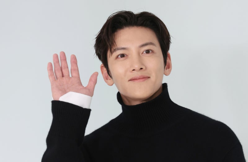 차은우·김선호 이어 <b>지창욱</b>도…'1인 법인' 세무조사 후 '수십억 <b>추징</b>'