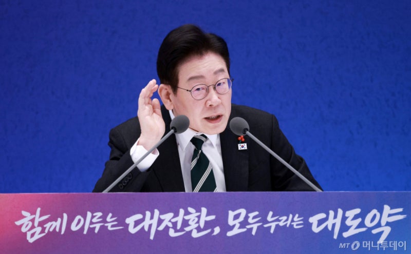 李<b>대통령</b>, 취임 1주년 <b>기자회견</b>…'대체불가 대한민국' 청사진 밝힌다