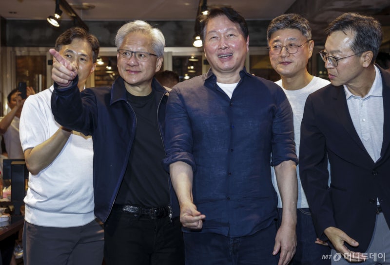 SKT, <b>엔비디아</b>와 AIDC 판 키운다…2027년 한국 첫 가동