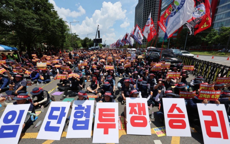 "오늘 타설 안해요" 수도권 <b>레미콘</b> 멈추자, 건설현장 '올스톱'