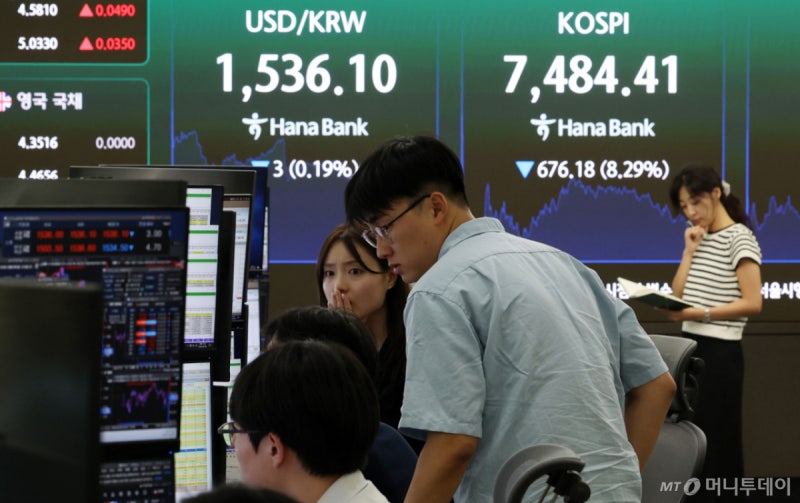 잘 먹고 떠난 외국인…불개미는 "세일이다, 담아라" 코스피 1.7조 줍줍
