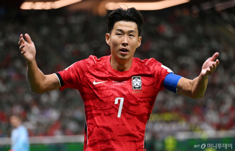 "피 묻은 옷인 줄"…2026 월드컵 한국 유니폼, 48개국 중 40위 '혹평'