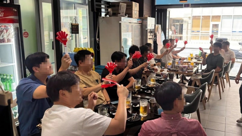 "오전에 월드컵? 누가 봐" 심드렁했는데 대반전...'브런치 치맥' 떴다