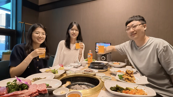 <b>김선태</b>, 퇴사 4개월만 친정에 등장…<b>충주시</b> 채널서 '한우회식'