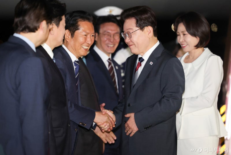 '유럽 순방' 李<b>대통령 귀국</b>환영 <b>행사</b>, 정청래 대표 참석한다