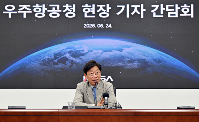 오태석 우주항공청장이 24일 경남 사천 우주청사에서 열린 기자간담회에서 발언하고 있다./사진=우주항공청