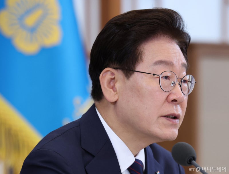 李 대통령, <b>호남 반도체</b> 입지 <b>논쟁</b>에 "지역 갈등 조장 자제를"