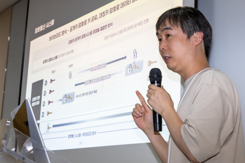 KT "해외 장비 아닌 자체 기술"…양자암호통신 사업 확대