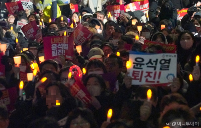 2030 여성들의 '다만세', 민주당 향한 응원가?...데이터는 다른 말을 했...