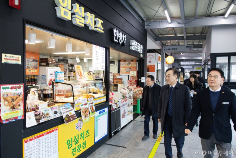 "<b>휴게소</b>에도 '반값 커피' 입점한다"… 국토부, 내년 100곳 운영체계 <b>개편</b>