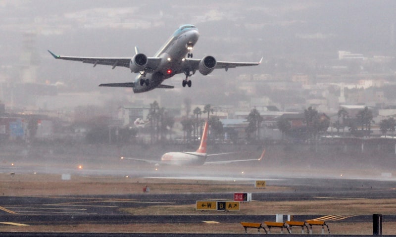 '<b>제주</b> 급변풍'에 늦게 뜬 김포행 여객기, 인천<b>공항</b> 착륙…승객들 '불만...