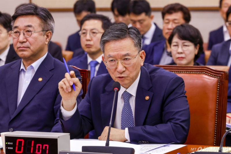 <b>정성호</b> 법무부 장관 <b>사의 표명</b>...이재명 대통령 만류