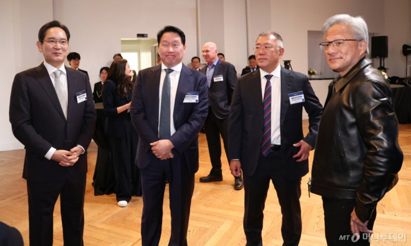<b>이재용</b>·<b>최태원</b>, '伊 <b>구글 캠프</b>' 동반 참석…글로벌 AI 협력 강화