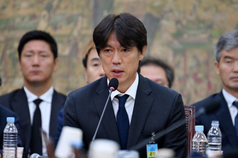 '<b>빵집 면접</b>' <b>홍명보</b>, 연봉 38억설에..."그보단 적어, 액수 비공개"
