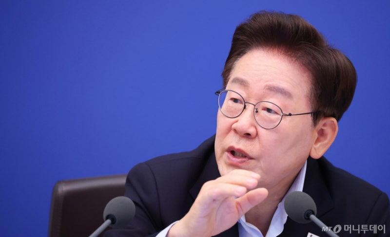 李 <b>대통령</b>, 7시간 <b>마라톤 회의</b>…"부동산 공급책, 전면 재점검하라"