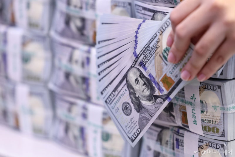 <b>외환보유액</b> 두 달 연속 <b>증가</b>…세계 13위서 10위로