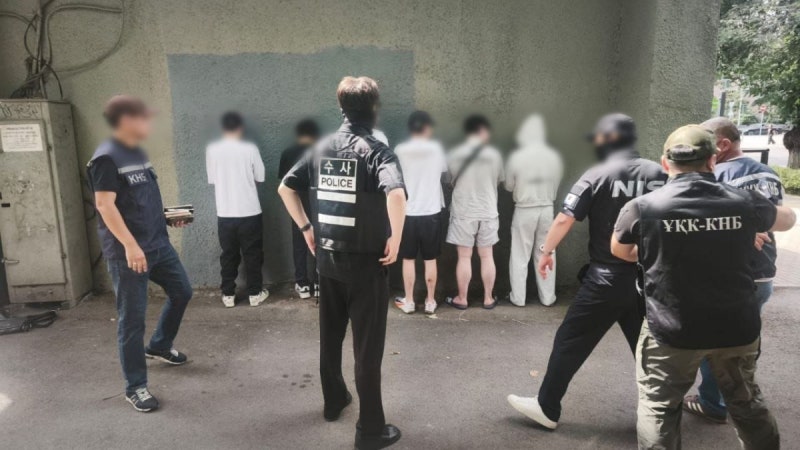캄보디아 <b>스캠 조직</b>, 베트남 거쳐 카자흐까지...'6억 갈취' 19명 <b>검거</b>