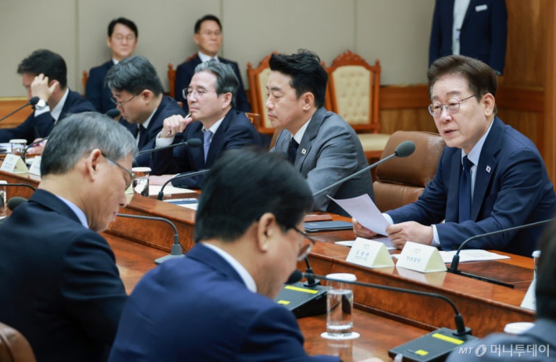 李<b>대통령</b>, 오늘 삼성·SK와 <b>메가프로젝트</b> 점검회의…'속도전' 나선다