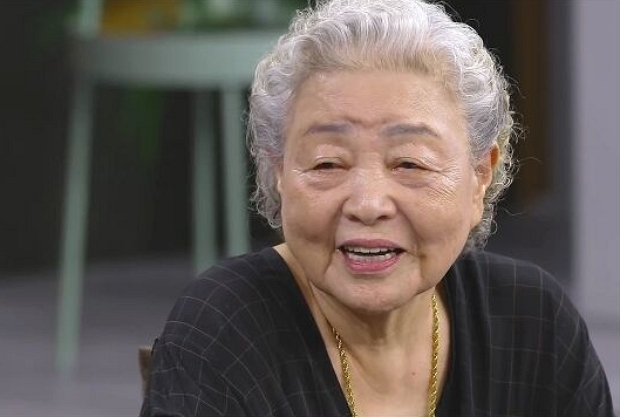 남편 <b>이묵원</b> 외박도 모두 이해...'안방마님' 강부자, 59년 결혼사