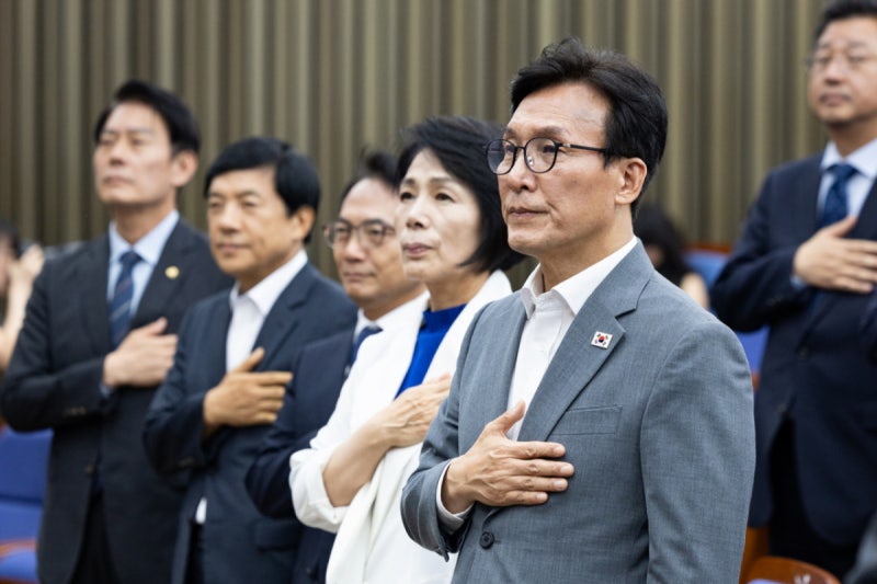 민주당, 28일 의원 워크숍 직후 李<b>대통령</b>과 '<b>청와대 오찬</b>'