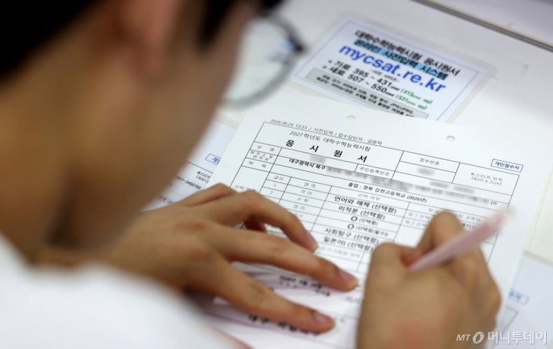 <b>9월 모평</b>에 <b>N수생 11만명</b> '역대 최대' 몰려…과탐 응시는 31%로 '뚝'