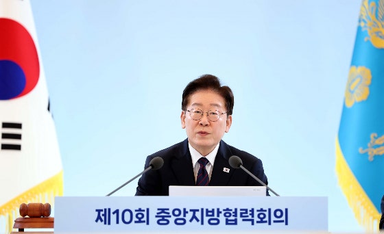 <b>네팔 홍수</b>로 한국인 8명 <b>실종</b>… 李대통령 "수색·구조에 총력 다하라"