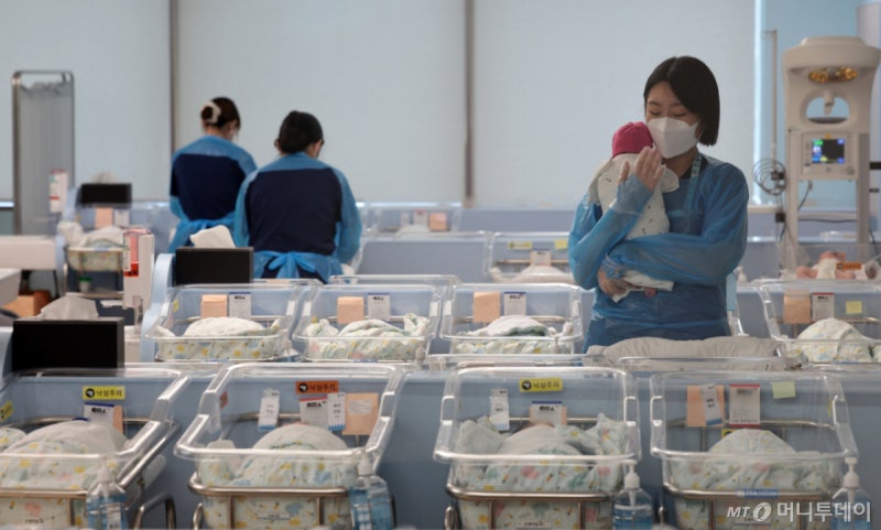 <b>서울 출생아 증가</b>율 전국 1위…합계출산율 2년 연속 반등