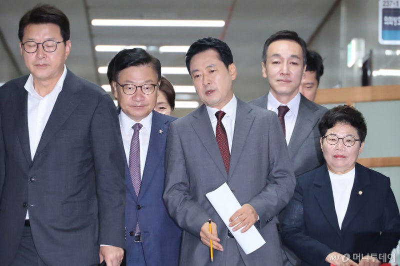 <b>국힘</b> "<b>당원직선제</b> 단계적 도입"…사고당협·당무감사 당원평가 반영