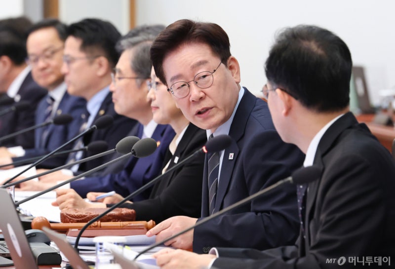 이재명 대통령 "<b>외국인</b> 국민<b>연금 추납</b> 제도 없애야"