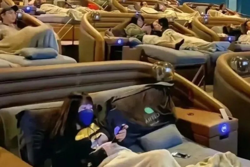 "월 8000원에 영화관 낮잠" 커피도 공짜...직장인 몰려갔다