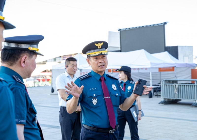 고범석 <b>서울</b>청장, 여의도 <b>불꽃축제</b> 현장<b>점검</b>…행사 이틀간 4700명 투입