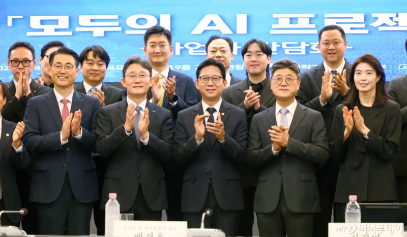 '<b>모두의 AI</b> 청사진' SKT·카카오·KT "연내 500만 이용자 확보"